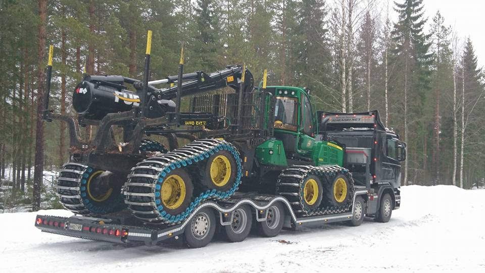 Granvikin Metsätyön uusi lavetti.