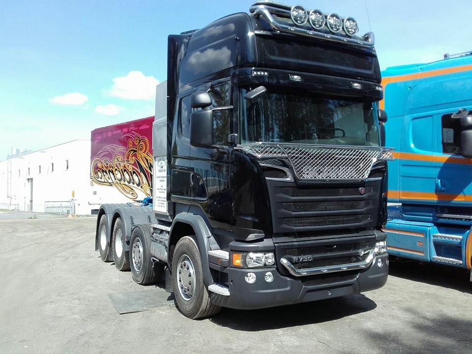 Scania r730 raskaslavettiveturi 250t painolle.